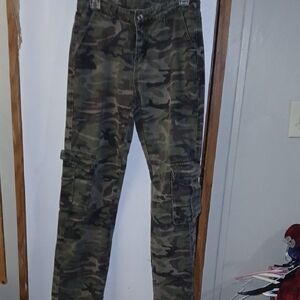 SHEIN Green and Brown Cargo Pants for Outdoor Adventures